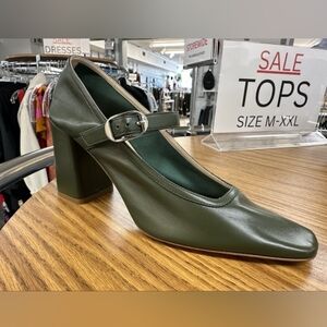 Sz 40 NIB $650 Le Mondi Beryl shoes